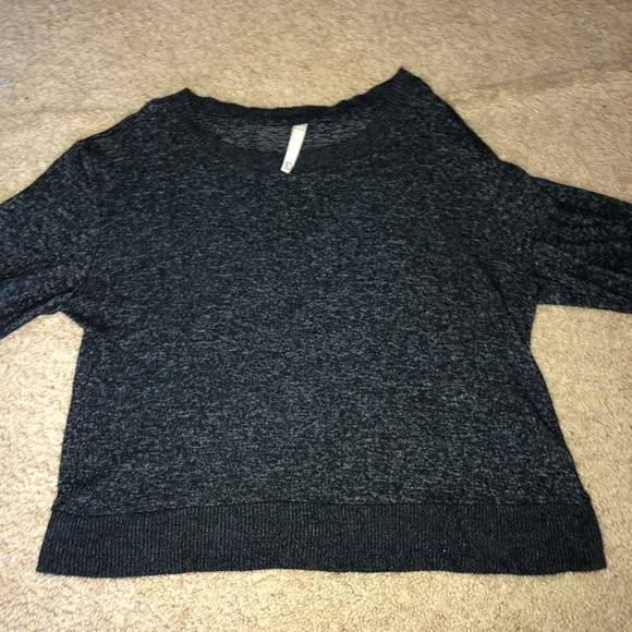 comfortable cropped top women’s size small - Picture 3 of 4